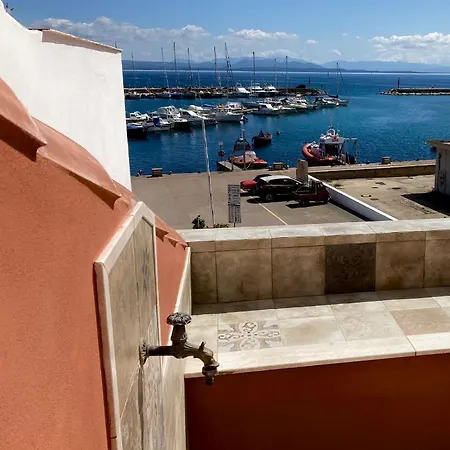 Seaview Apt 5min Walk From The Port! Apartment *