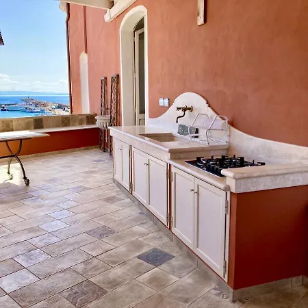 Seaview Apt 5min Walk From The Port! *