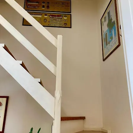 Seaview Apt 5min Walk From The Port! *